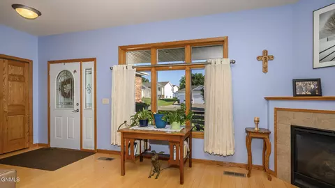 Entry Way - 2813 Sleepy Hollow Loop, Bismarck, ND 58501 photo 2 of 4