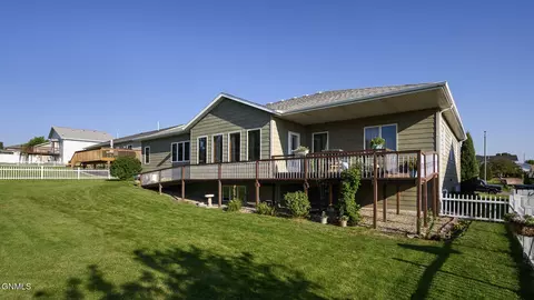 Exterior - 2813 Sleepy Hollow Loop, Bismarck, ND 58501 photo 5 of 6