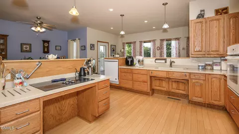Kitchen - 2813 Sleepy Hollow Loop, Bismarck, ND 58501 photo 3 of 5