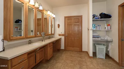 Bath - 2813 Sleepy Hollow Loop, Bismarck, ND 58501 photo 1 of 6