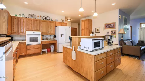 Kitchen - 2813 Sleepy Hollow Loop, Bismarck, ND 58501 photo 5 of 5