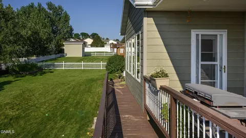 Exterior - 2813 Sleepy Hollow Loop, Bismarck, ND 58501 photo 4 of 6