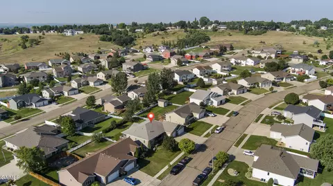 View/Area - 2813 Sleepy Hollow Loop, Bismarck, ND 58501 photo 2 of 4