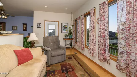 Living - 2813 Sleepy Hollow Loop, Bismarck, ND 58501 photo 3 of 4