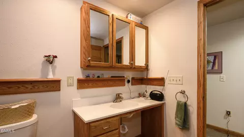 Bath - 2813 Sleepy Hollow Loop, Bismarck, ND 58501 photo 5 of 6