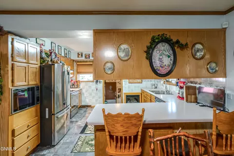 Kitchen - 705 3rd Ave SE, Mandan, ND 58554 photo 3 of 7