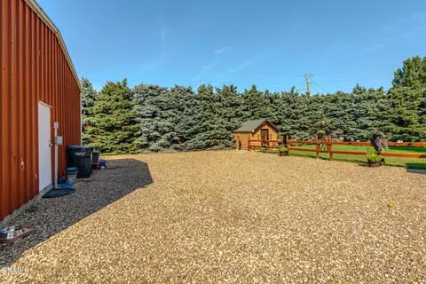 Exterior - 705 3rd Ave SE, Mandan, ND 58554 photo 3 of 12