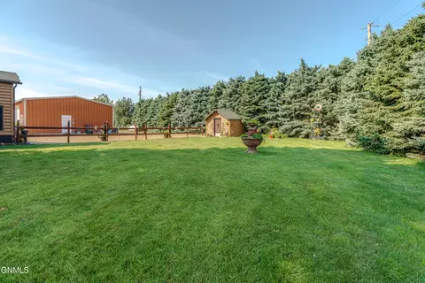 Exterior - 705 3rd Ave SE, Mandan, ND 58554 photo 8 of 12