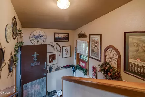 Entry Way - 705 3rd Ave SE, Mandan, ND 58554 photo 2 of 2