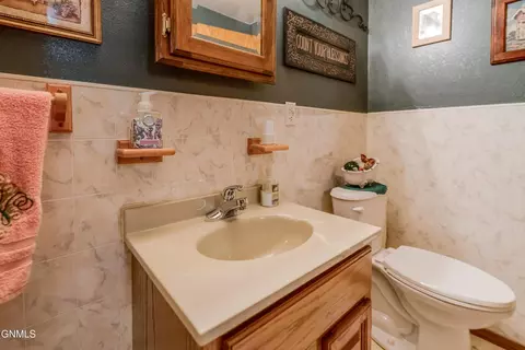 Bath - 705 3rd Ave SE, Mandan, ND 58554 photo 7 of 7