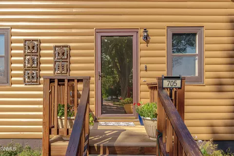 Exterior - 705 3rd Ave SE, Mandan, ND 58554 photo 12 of 12
