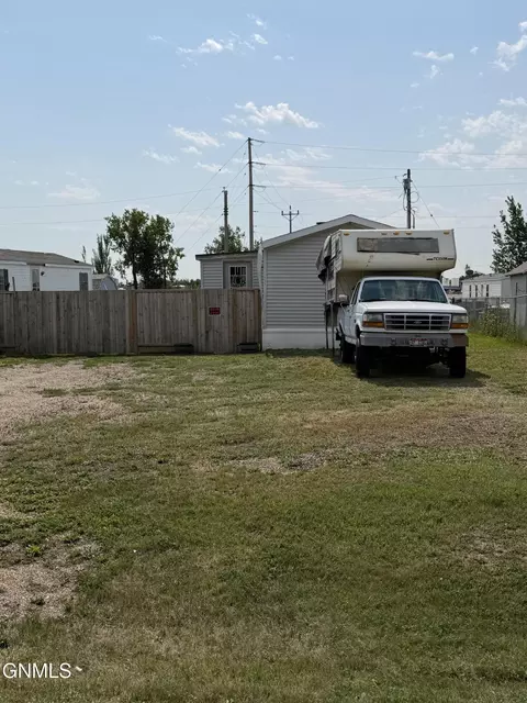 233 4th St SE, Tioga, ND 58852