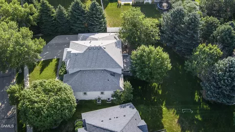 View/Area - 1815 Montego Dr, Bismarck, ND 58503 photo 8 of 9