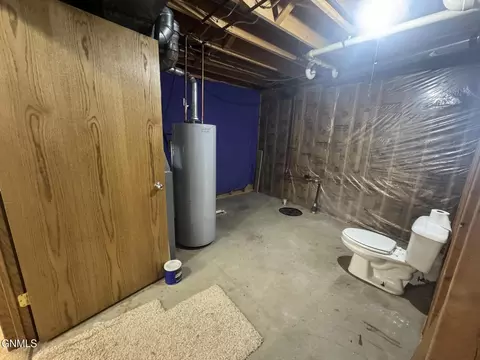 Bath - 111 4th Ave SE, Elgin, ND 58533 photo 2 of 3
