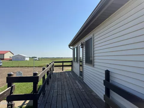 Exterior - 111 4th Ave SE, Elgin, ND 58533 photo 3 of 3