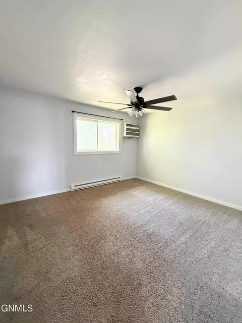 Bedroom - 2801 Pheasant Run Pkwy, Williston, ND 58801 photo 2 of 4