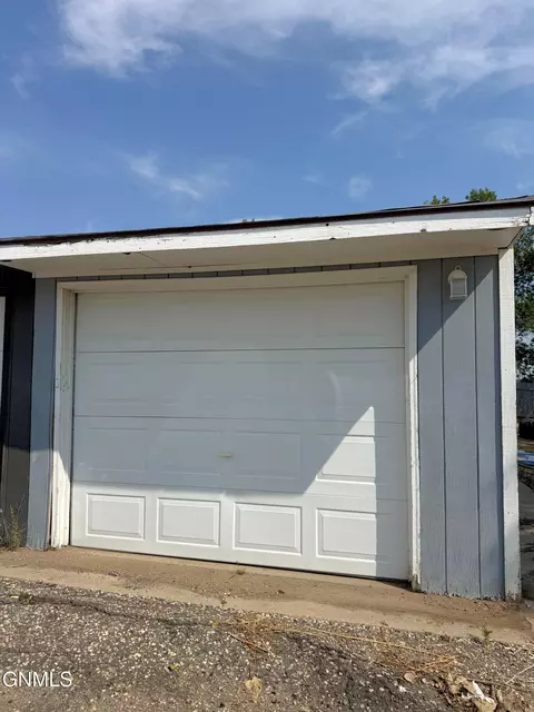 Other - 2801 Pheasant Run Pkwy, Williston, ND 58801 photo 3 of 4