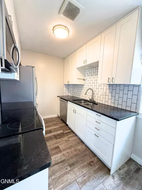 Kitchen - 2801 Pheasant Run Pkwy, Williston, ND 58801 photo 2 of 2