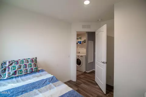 Bedroom - 6812 E Schatz Ln, Elgin, ND 58533 photo 4 of 6