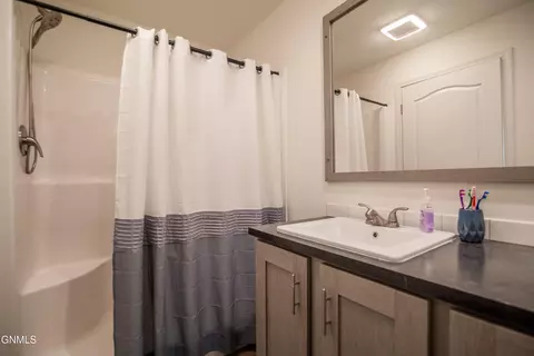 Bath - 6812 E Schatz Ln, Elgin, ND 58533 photo 3 of 3