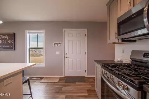 Entry Way - 6812 E Schatz Ln, Elgin, ND 58533 photo 1 of 2