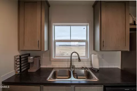 Kitchen - 6812 E Schatz Ln, Elgin, ND 58533 photo 6 of 7