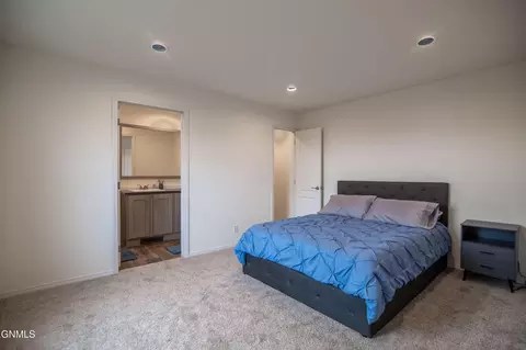 Bedroom - 6812 E Schatz Ln, Elgin, ND 58533 photo 5 of 6