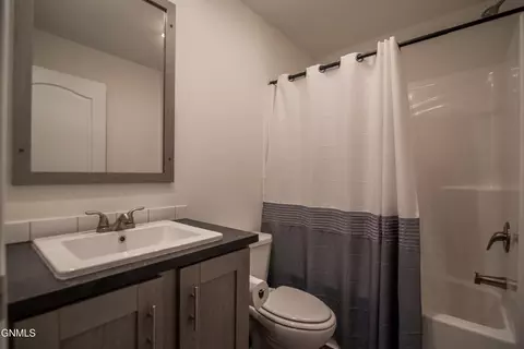 Bath - 6812 E Schatz Ln, Elgin, ND 58533 photo 1 of 3