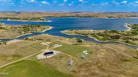 6812 E Schatz Ln, Elgin, ND 58533