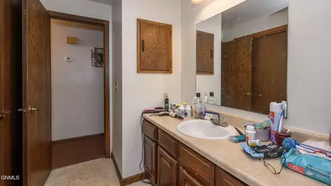 Bath - 709 3rd Ave SE, Mandan, ND 58554 photo 4 of 4