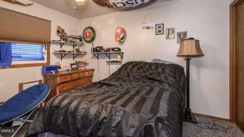 Bedroom - 709 3rd Ave SE, Mandan, ND 58554 photo 3 of 8
