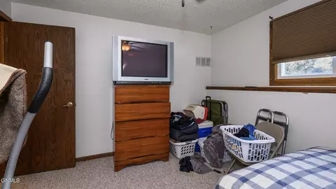 Bedroom - 709 3rd Ave SE, Mandan, ND 58554 photo 6 of 8