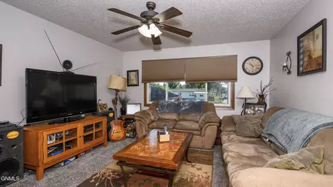 Living - 709 3rd Ave SE, Mandan, ND 58554 photo 1 of 2