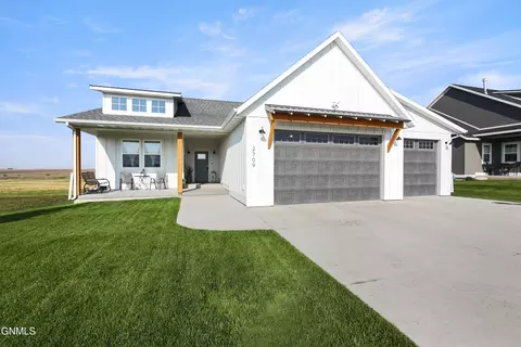 Exterior - 2709 44th Ave W, Williston, ND 58801 photo 3 of 10