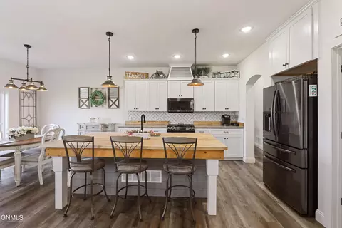 Kitchen - 2709 44th Ave W, Williston, ND 58801 photo 3 of 8