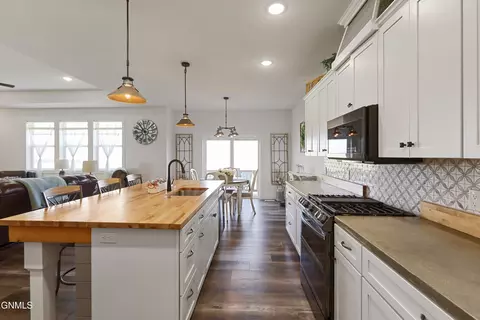 Kitchen - 2709 44th Ave W, Williston, ND 58801 photo 7 of 8