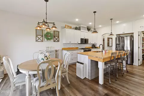 Kitchen - 2709 44th Ave W, Williston, ND 58801 photo 4 of 8