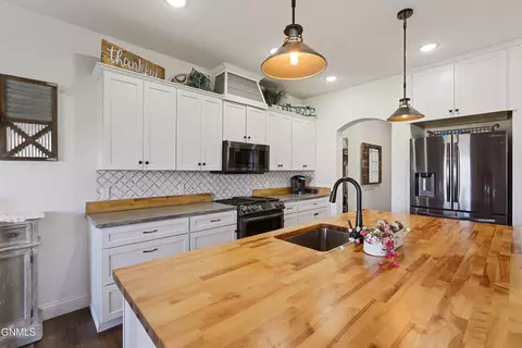 Kitchen - 2709 44th Ave W, Williston, ND 58801 photo 6 of 8