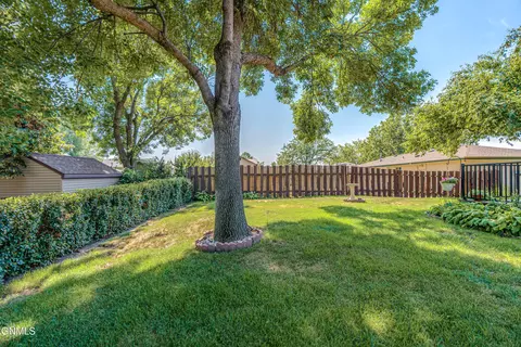 Exterior - 806 Johns Dr NE, Mandan, ND 58554 photo 12 of 14
