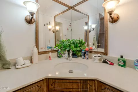 Bath - 806 Johns Dr NE, Mandan, ND 58554 photo 5 of 5