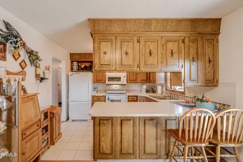 Kitchen - 806 Johns Dr NE, Mandan, ND 58554 photo 4 of 4