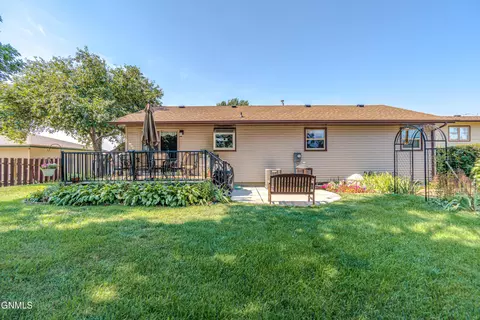 Exterior - 806 Johns Dr NE, Mandan, ND 58554 photo 13 of 14