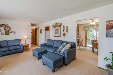 Living - 806 Johns Dr NE, Mandan, ND 58554 photo 3 of 3