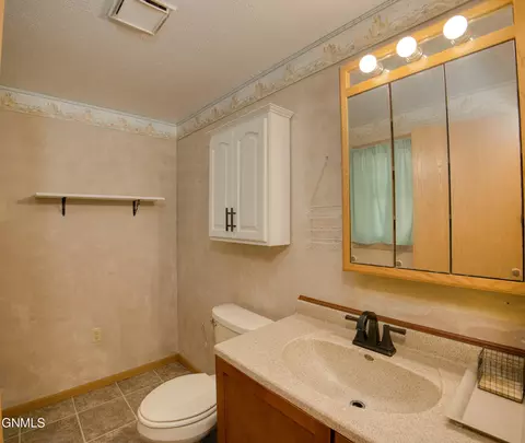 Bath - 2113 19th Ave W, Williston, ND 58801 photo 1 of 3