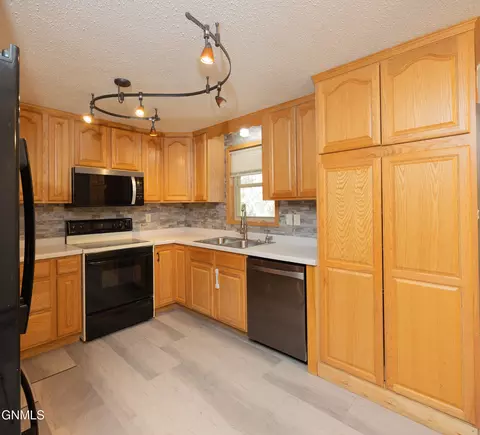 Kitchen - 2113 19th Ave W, Williston, ND 58801 photo 1 of 2