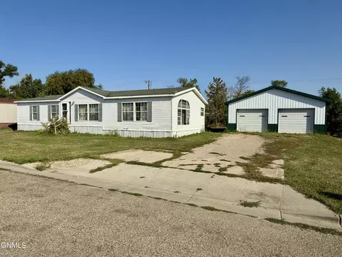 1226 9th St SW, Valley City, ND 58072