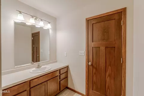 Bath - 235 Irvine Loop, Bismarck, ND 58504 photo 7 of 7