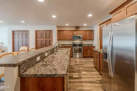 Kitchen - 235 Irvine Loop, Bismarck, ND 58504 photo 6 of 8