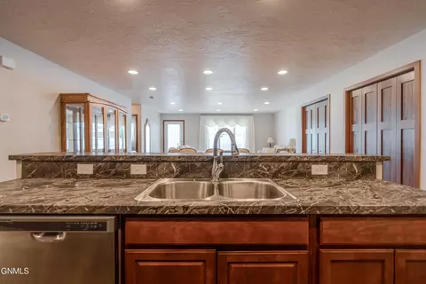 Kitchen - 235 Irvine Loop, Bismarck, ND 58504 photo 5 of 8