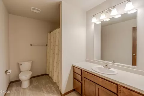 Bath - 235 Irvine Loop, Bismarck, ND 58504 photo 4 of 7